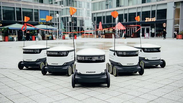 También se utilizaron robots con motor. 