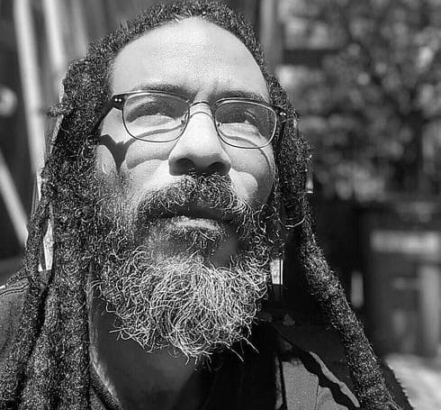 Isaac Jordan. “La brutalidad de la Policía y el racismo sistemático sencillamente no son el tema de conversación en la mesa de Shabat de muchos judíos”