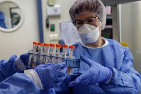 Pruebas de coronavirus en Maccabi HMO en Rehovot. 