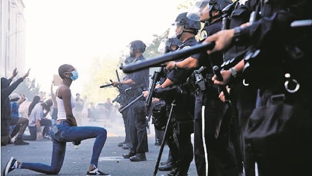 Una de las fotos más famosas de la protesta antirracista en Estados Unidos. 