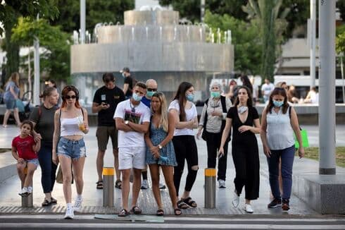 Israelíes en la Plaza Dizengoff, en Tel Aviv. 