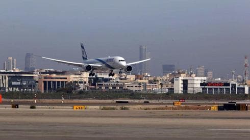 El vuelo de El Al lleva a los israelíes a casa desde Australia luego de que la pandemia detuvo el tráfico comercial. (Sivan Farage) El vuelo de EL Al lleva a los israelíes a casa desde Australia luego de que la pandemia detuvo el tráfico comercial.