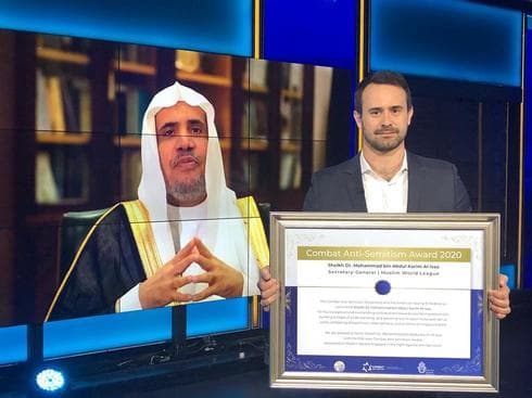 Mohammed al-Issa durante la ceremonia de premiación del Movimiento de Lucha contra el Antisemitismo. (Ynet) Mohammed al-Issa durante la ceremonia de premiación del Movimiento de Lucha contra el Antisemitismo.