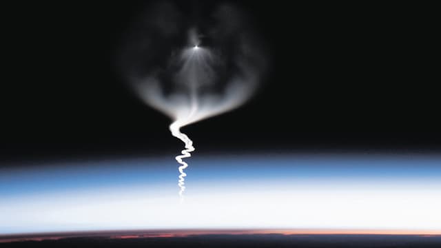 Meir y la nave Soyuz en dirección a la Estación Espacial. La comida llega en cohetes de aprovisionamiento. 