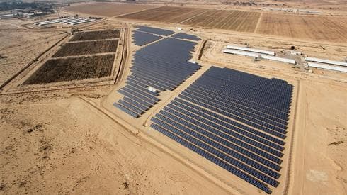 Campo de paneles solares en Sde Boker 