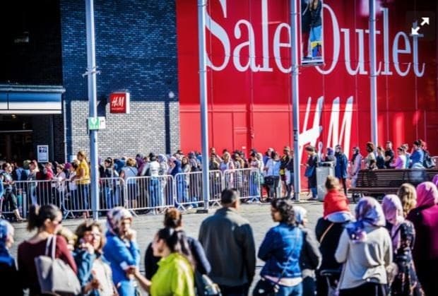 H&M atrae a muchos clientes en varios países del mundo.