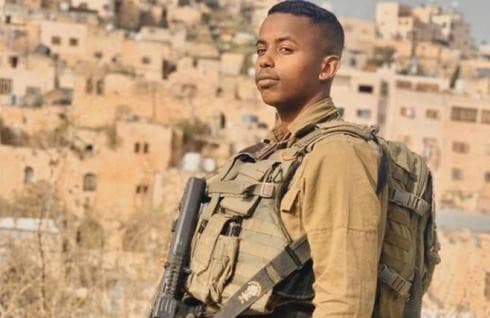 Effi, el combatiente que salvó a un palestino de una agresión de colonos en Hebrón. (Ynet) Effi, el combatiente que salvó a un palestino de una agresión de colonos en Hebrón.