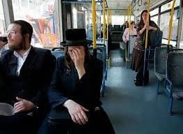En 2011, la Corte Suprema prohibió obligar a las mujeres a ubicarse en la parte de atrás del autobús.