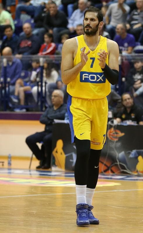 Omri Caspi. “Le hago muchas preguntas”. 