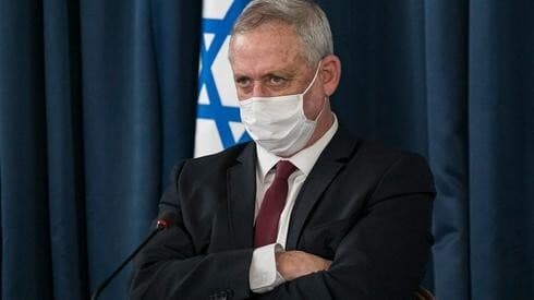 Gantz: "Antes de avanzar con medidas políticas, debemos ayudar a los israelíes a regresar a sus trabajos".