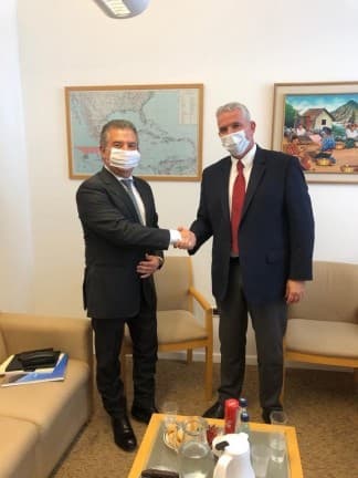 El embajador argentino, Sergio Urribarri, con Modi Ephraim, el director general para América Latina del Ministerio de Relaciones Exteriores israelí. (Télam) Urribarri