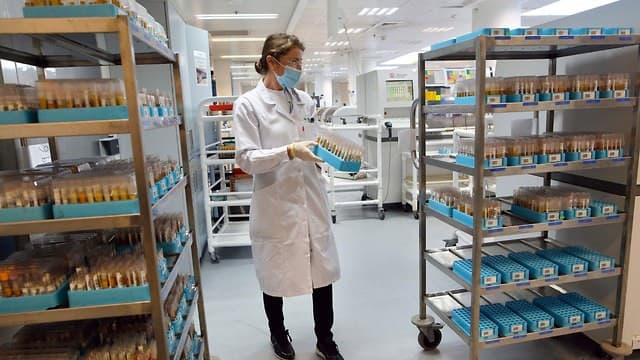 Laboratorio de pruebas de coronavirus en Or Yehuda.