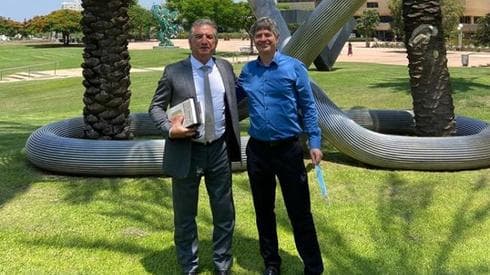 Sergio Urribarri con Raanan Rein, vicedirector de la Universidad de Tel Aviv. (@SergioUrribarri) Urribarri