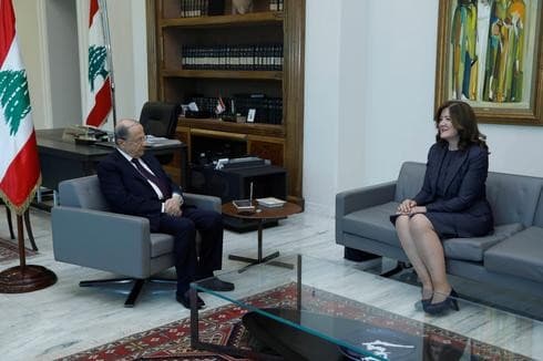 El presidente del Líbano, Michel Aoun, en reunión con la embajadora de Estados Unidos en el Líbano, Dorothy Shea, en junio de este año. (Reuters) El presidente del Líbano, Michel Aoun, se reúne con la embajadora de los Estados Unidos en el Líbano, Dorothy Shea, en el palacio presidencial de Baabda, Líbano. 11 de junio de 2020.