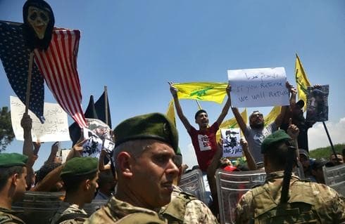 Partidarios de Hezbollah se manifiestan contra la visita del militar estadounidesne al Líbano. (DPA / ABACA) Partidarios de Hezbollah se manifiestan contra la visita del Comandante del Comando Central del Ejército de EE. UU. McKenzie al Líbano.