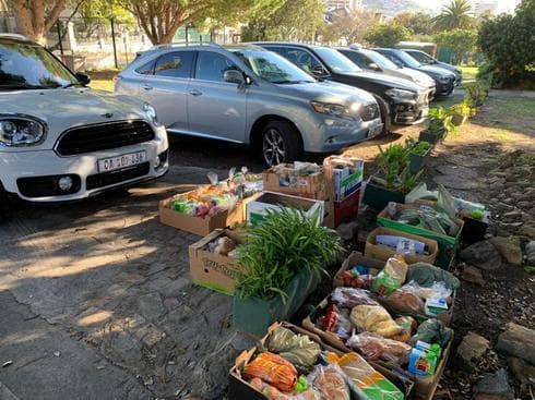 Distribución de canastas de alimentos en Ciudad del Cabo a través de una aplicación desarrollada en Israel. (Cortesía JCS) Distribución de canastas de alimentos en Ciudad del Cabo a través de una aplicación desarrollada en Israel.