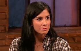 La comediante judía Sarah Silverman se unió a la respuesta de la comunidad al ataque antisemita en Twitter. La comediante judía Sarah Silverman se unió a la respuesta de la comunidad al ataque antisemita en Twitter.
