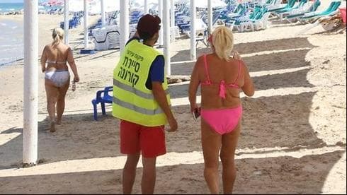 En pleno verano israelí, el gobierno evalúa cerrar las playas como medida para evitar nuevos asos de coronavirus. 