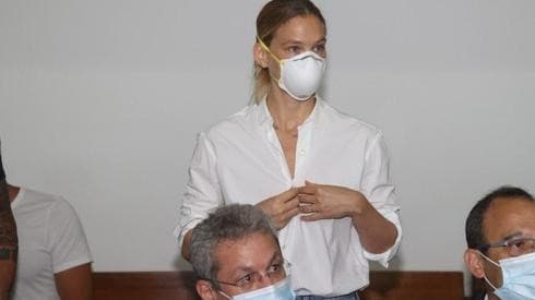 La top model israelí, Bar Refaeli, en el tribunal. 