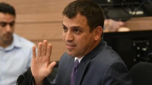 Bajo fuego: Shaul Meridor. 