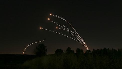 La “Cúpula de Hierro” intercepta misiles en cercanías de Sderot. 