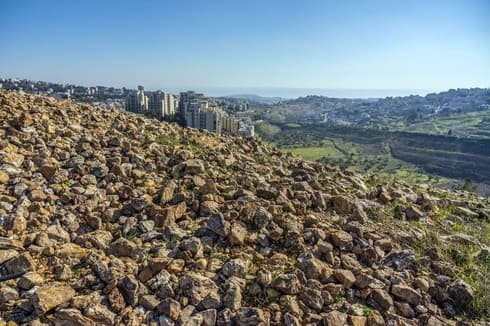 Misteriosa pila de piedras de la época del Primer Templo en Arnona, Jerusalem. (Yaniv Barman/Autoridad de Antigüedades de Israel) Misteriosa pila de piedras de la época del Primer Templo en Arnona, Jerusalem.