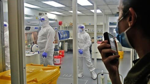 Laboratorio de pruebas de coronavirus en Tel Aviv. 