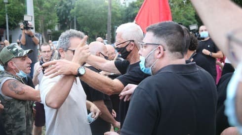 Propietarios de pequeñas empresas protestan en Tel Aviv reclamando ayuda del Estado. 