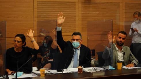 Comité Judicial de la Knesset aprueba proyecto de ley que autoriza la regulación gubernamental de emergencia sobre coronavirus. (Prensa de la Knesset) Comité Judicial de la Knesset aprueba proyecto de ley que autoriza la regulación gubernamental de emergencia sobre coronavirus.