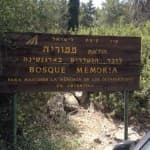 Placa Entrada al Bosque de la Memoria.en el Bosque de la Memoria.