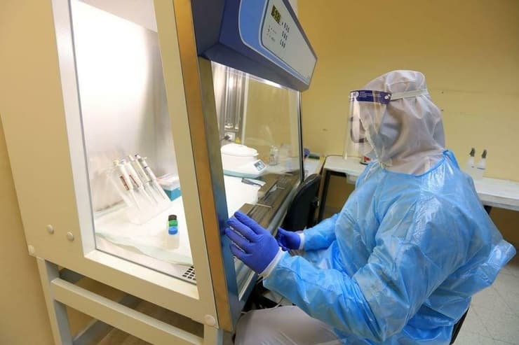 Un laboratorio de pruebas de coronavirus en Belén.