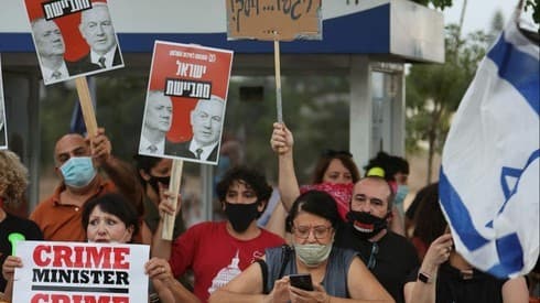 Protesta frente a la residencia privada de Netanyahu en Cesarea.