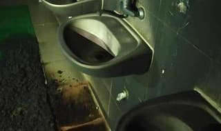 La sala de baño fue alcanzada por el fuego.