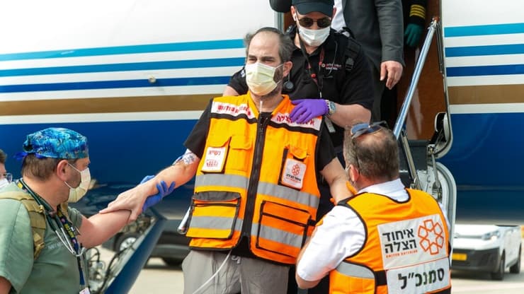 El día que Eli Beer llegó a Israel, tras haber permanecido hospitalizado en Miami. (Shira Hershkop) El día que Eli Beer llegó a Israel, tras haber permanecido hospitalizado en Miami.