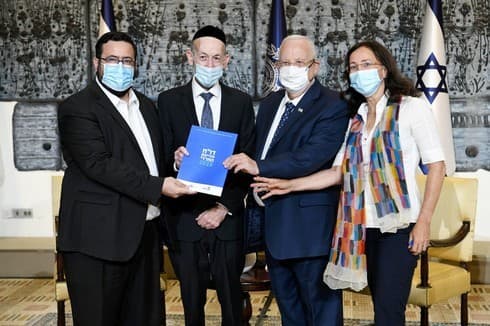 Rivlin recibió el informe y celebró los resultados: "La integración ultraortodoxa en el empleo es un claro interés israelí", señaló. (Amos Ben Gershom) Intel Ultraortodoxos