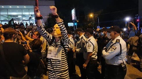 Protesta contra Netanyahu y el ministro de Seguridad Pública, Amir Ohana, en Tel Aviv.