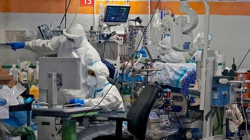 Sala de atención por coronavirus en el Centro Médico Sheba. 