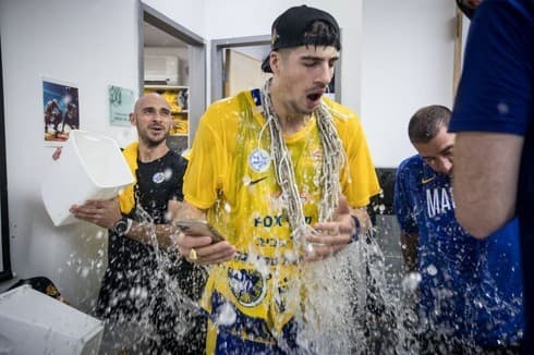 El último festejo antes de su sueño en la NBA: Avdija se consagró campeón de Israel con Maccabi Tel Aviv. (Safi Magrizu) Avdija Maccabi Tel Aviv
