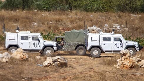 Soldados libaneses en una patrulla comandada por vehículos de la ONU en la frontera con Israel, 28 de julio de 2020. (AP) Soldados libaneses en una patrulla comandada por vehículos de la ONU en la frontera con Israel, 28 de julio de 2020.