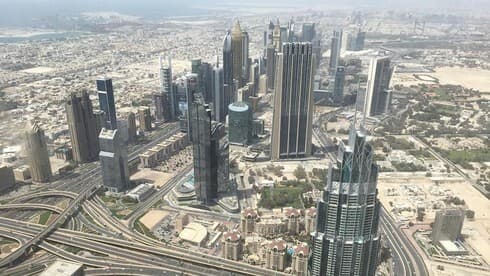 La moderna Dubai podría tomar medidas para hacer más fácil el acceso al transporte público de los adultos mayores. (Yaniv Halili) Vista aérea de Dubai.