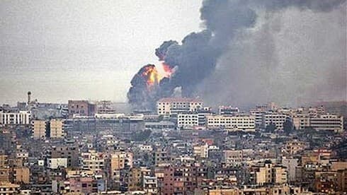 Ataque de las FDI contra Hezbollah durante la segunda guerra del Líbano en 2006. (AP) Ataque de las FDI contra un área de Beirut controlada por Hezbollah durante la segunda guerra del Líbano en 2006.
