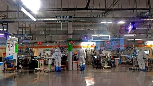 Sala subterránea de atención por coronavirus en el Centro Médico Sheba. 