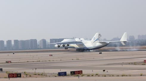 Sobre la pista del aeropuerto Ben Gurion. 