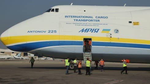 El gigante Antonov 225 en tierra. 
