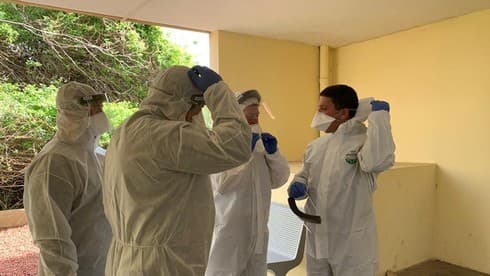 Policías de Israel trabajan en garantizar la cuarentena. (Ministerio de Salud de Israel) Policías de Israel trabajan en garantizar la cuarentena.