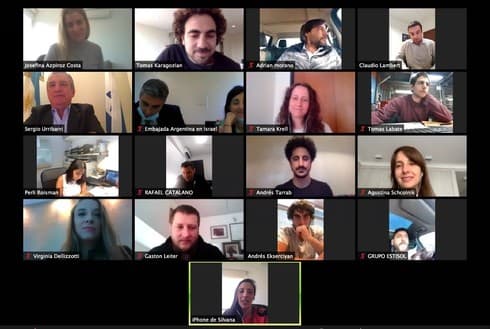 Varios jóvenes industriales conversaron con Urribarri vía Zoom. (Prensa Cancillería argentina) Varios jóvenes industriales conversaron con Urribarri vía Zoom.