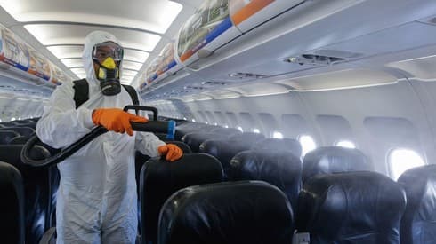 Los aviones tendrán que ser desinfectados antes y después de cada vuelo. 