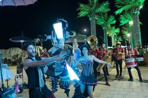 Shows de luces en el “Paseo Iluminado” en Ein Bokek. 