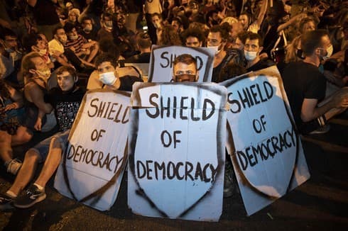 Bloqueo de una calle en Jerusalem, durante las protestas contra Netanyahu. 