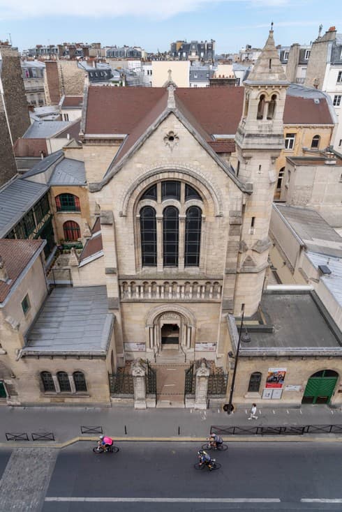 Foto de la fachada de la iglesia de la Misión Católica de París, ubicada en la Rue de la Pompe. Sacerdotes claretianos París
